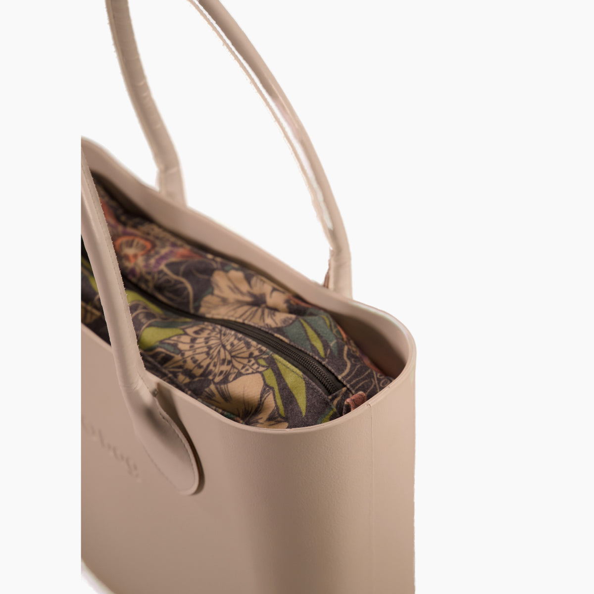 O Bag Completo con Asa Larga en Forma de Corazón y Bolsa Interior de Tejido Passiflora